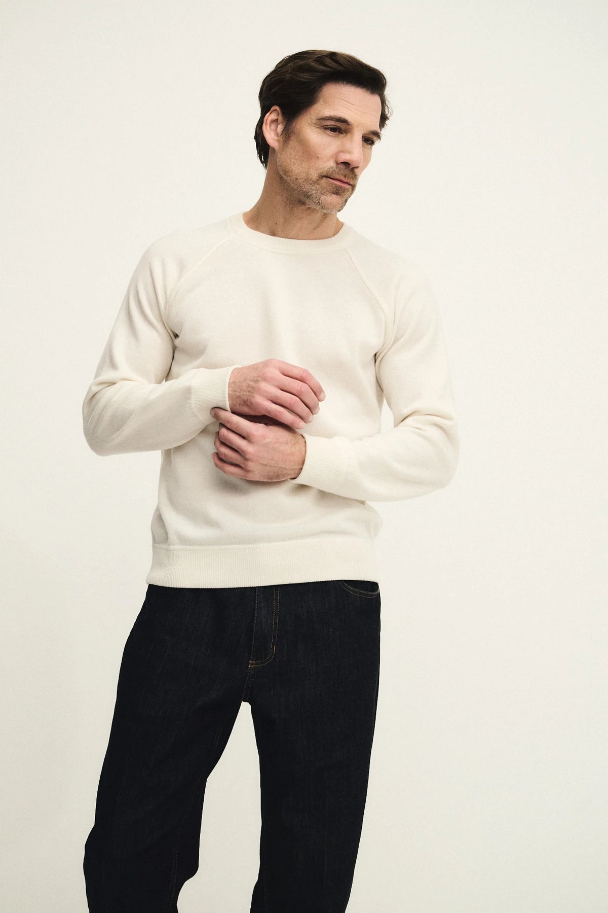 Maglia girocollo in puro cashmere con le maniche a raglan