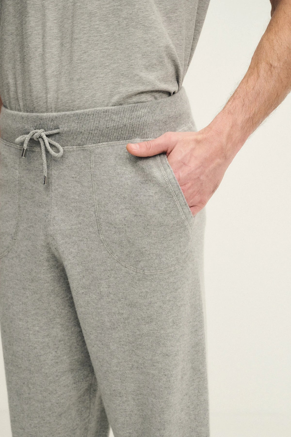 Pure cashmere knit jogger trousers