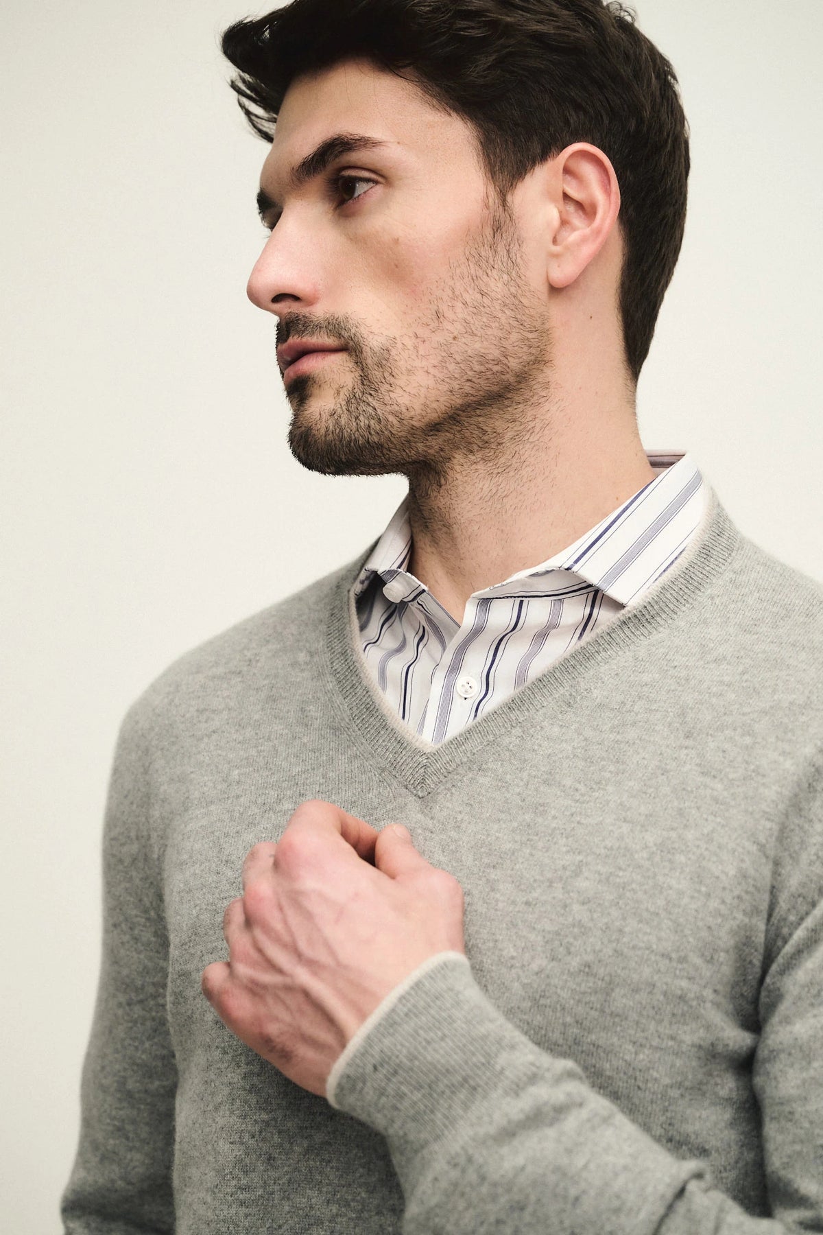Maglia scollo a V con dettaglio a contrasto in puro cashmere