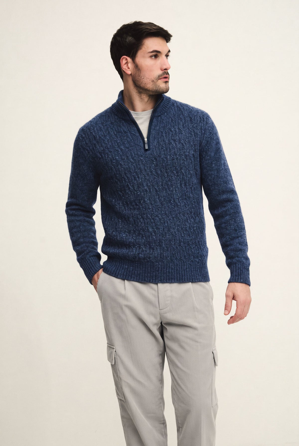 Maglia lupetto zip con dettagli in alcantara e lavorazione a trecce in lana e seta