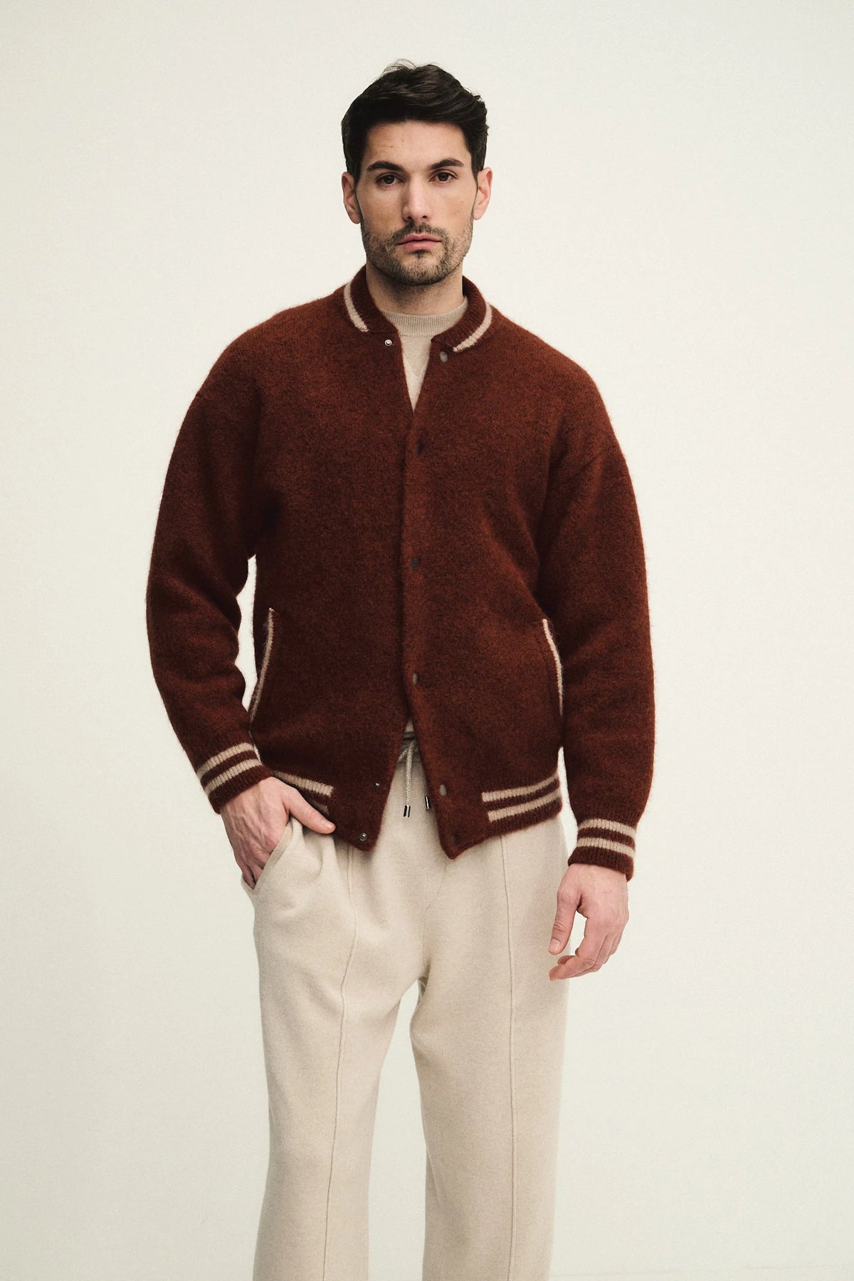 Bomber in maglia di lana alpaca elasticizzata con bottoni automatici