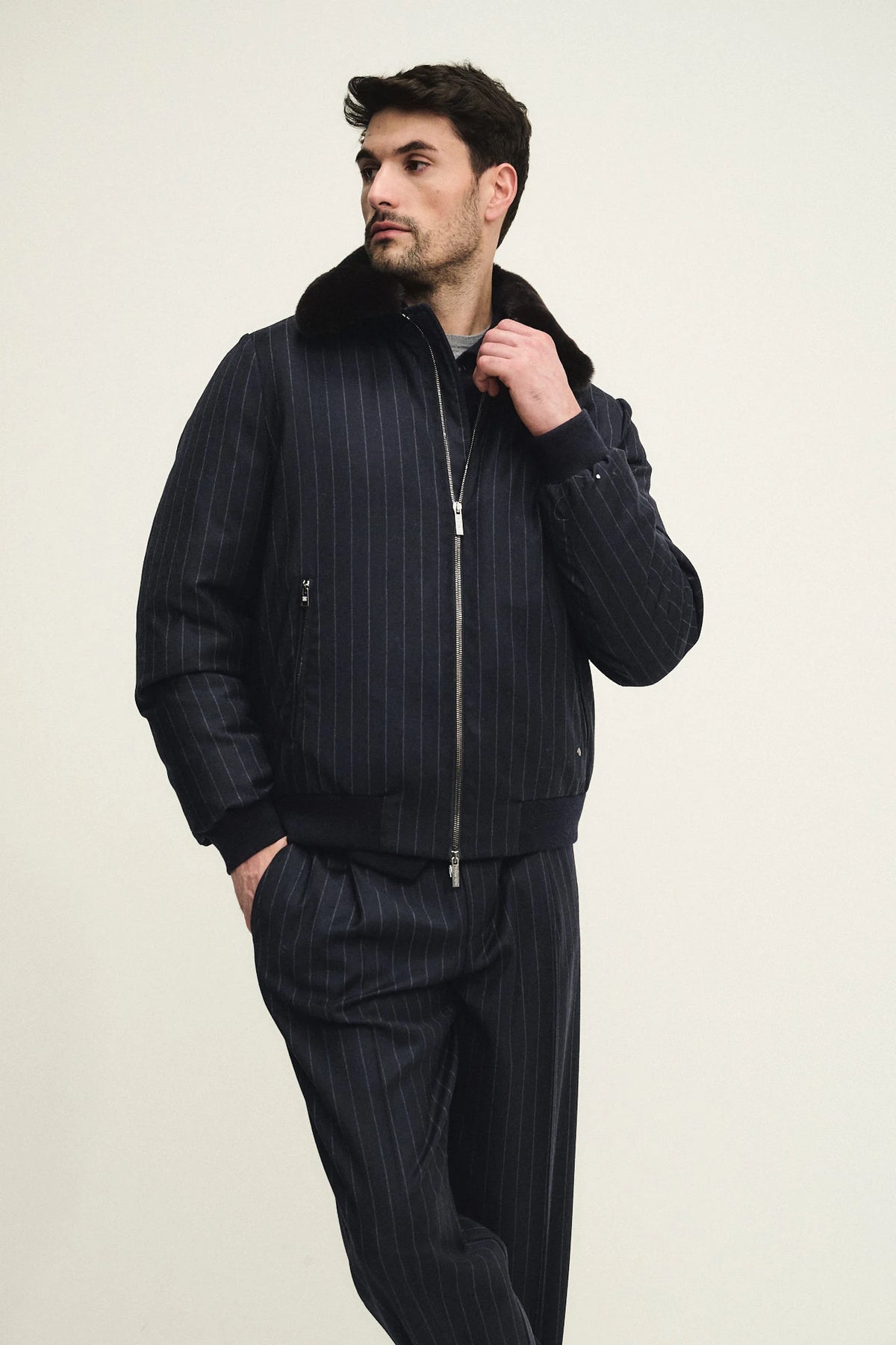 Blouson in tessuto gessato di lana e cashmere con applicazione collo in pelliccia