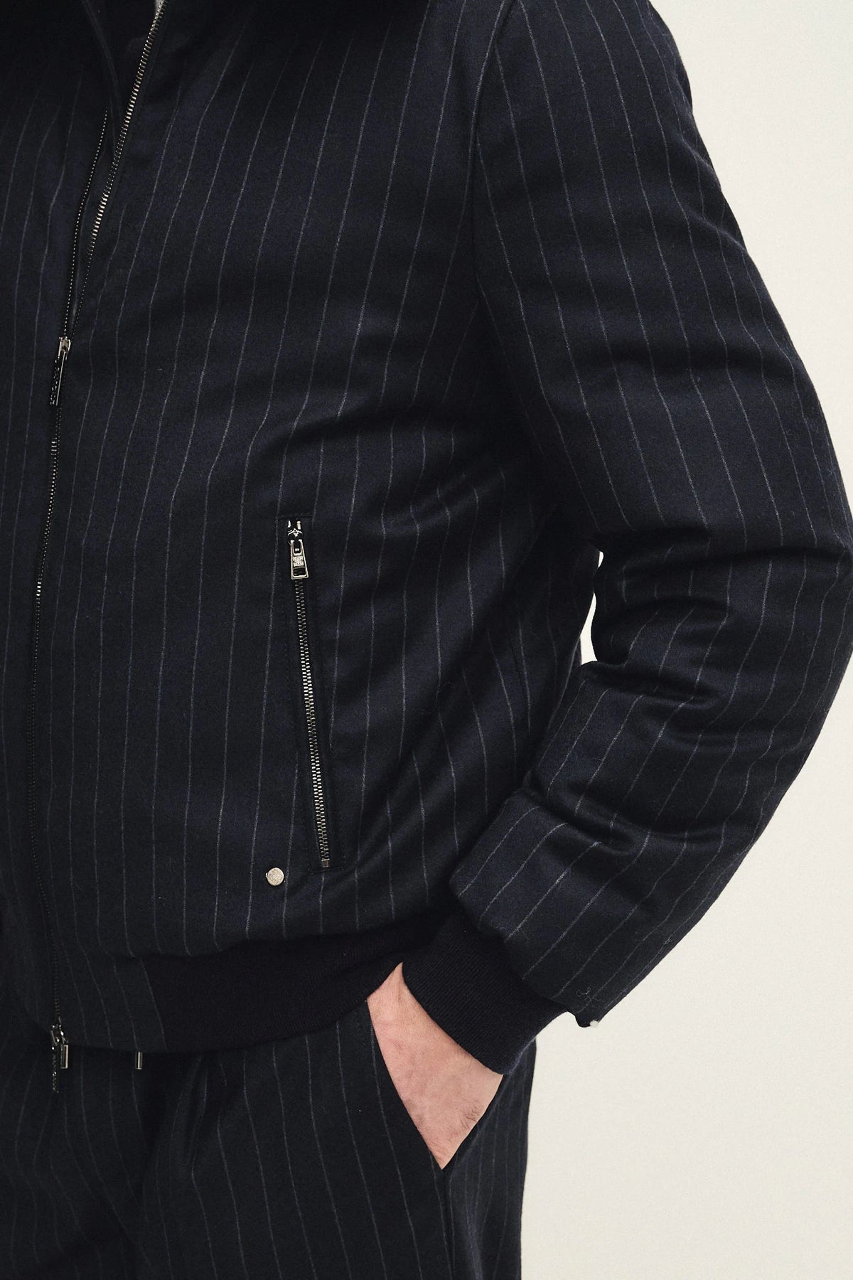 Blouson in tessuto gessato di lana e cashmere con applicazione collo in pelliccia