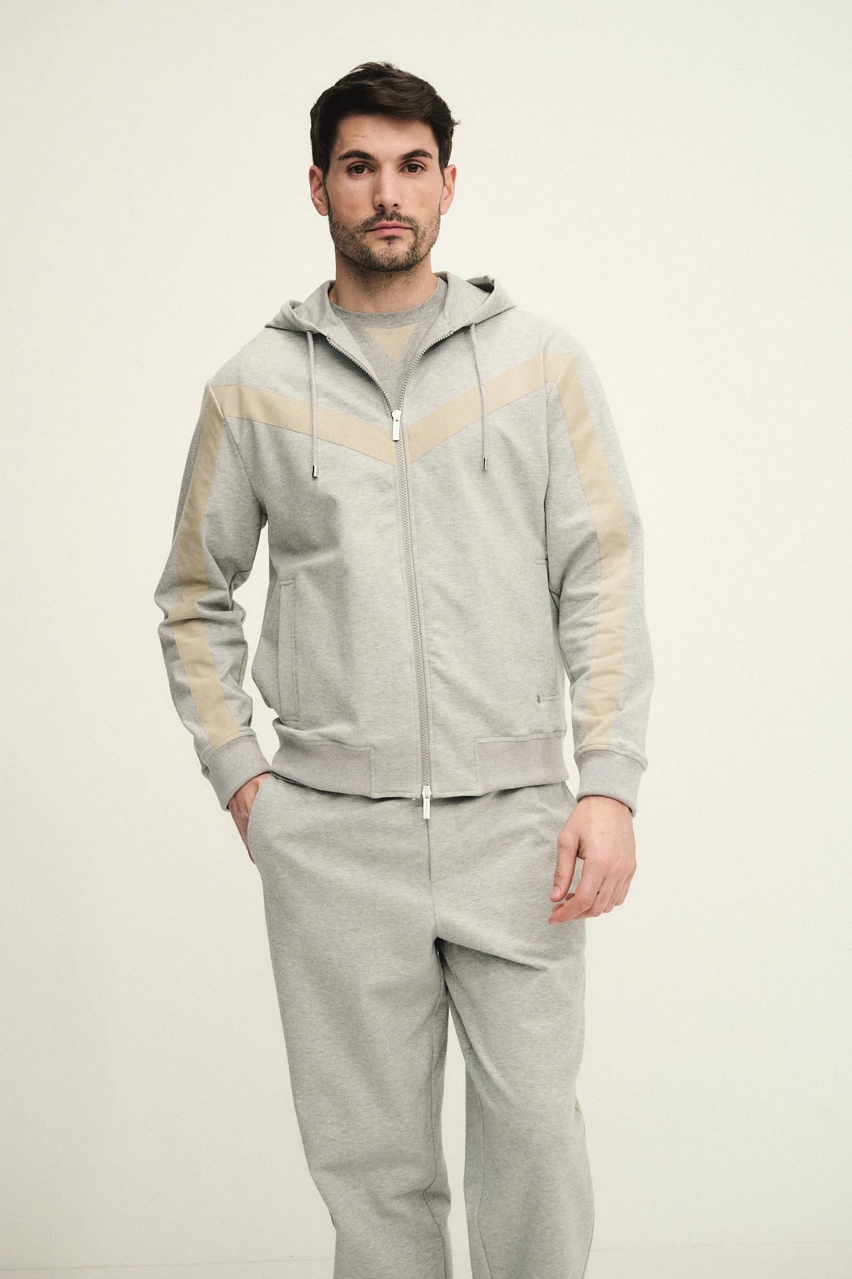 Topwear in cotone tecnico con inserto in alcantara