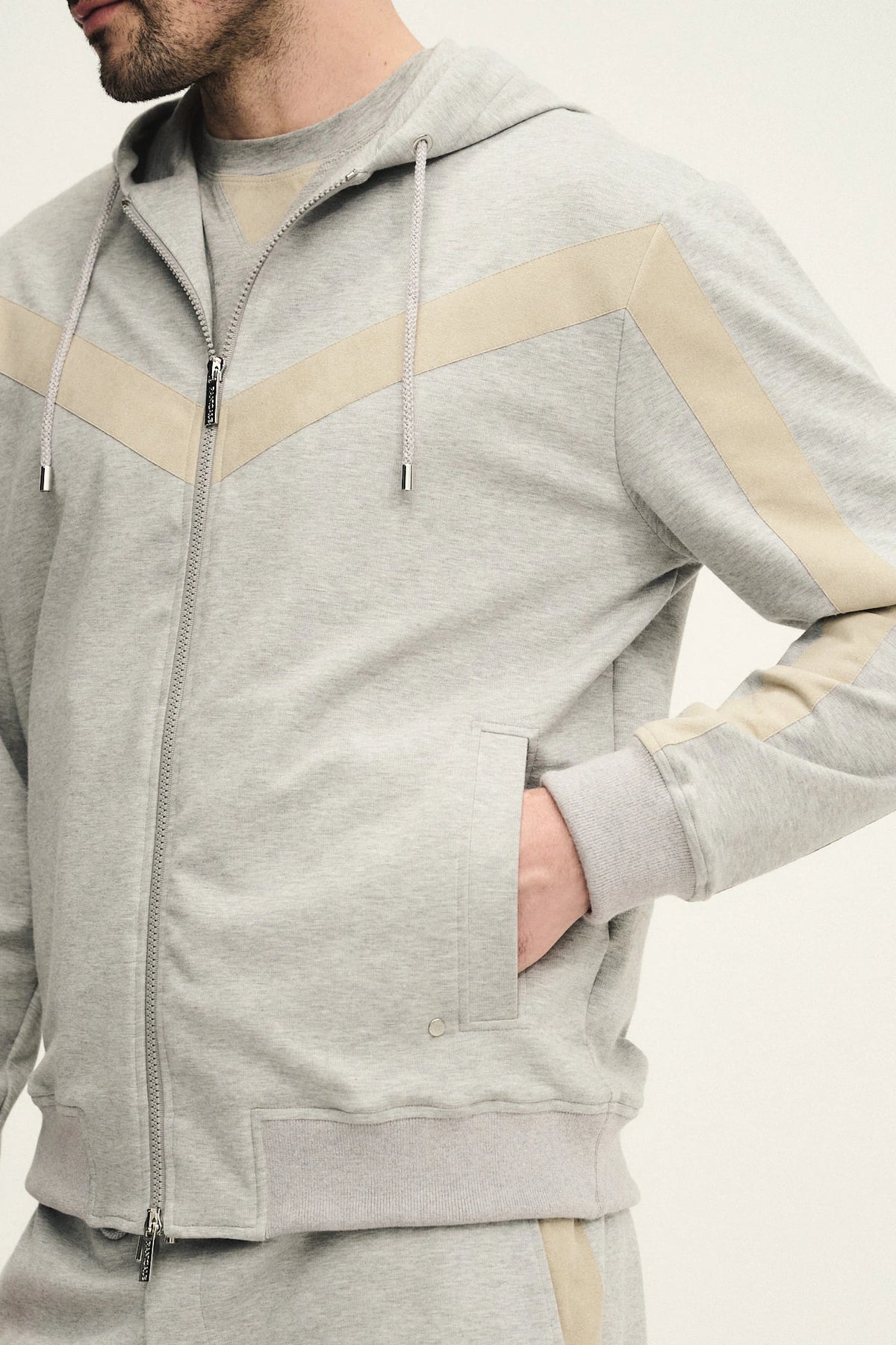 Topwear in cotone tecnico con inserto in alcantara