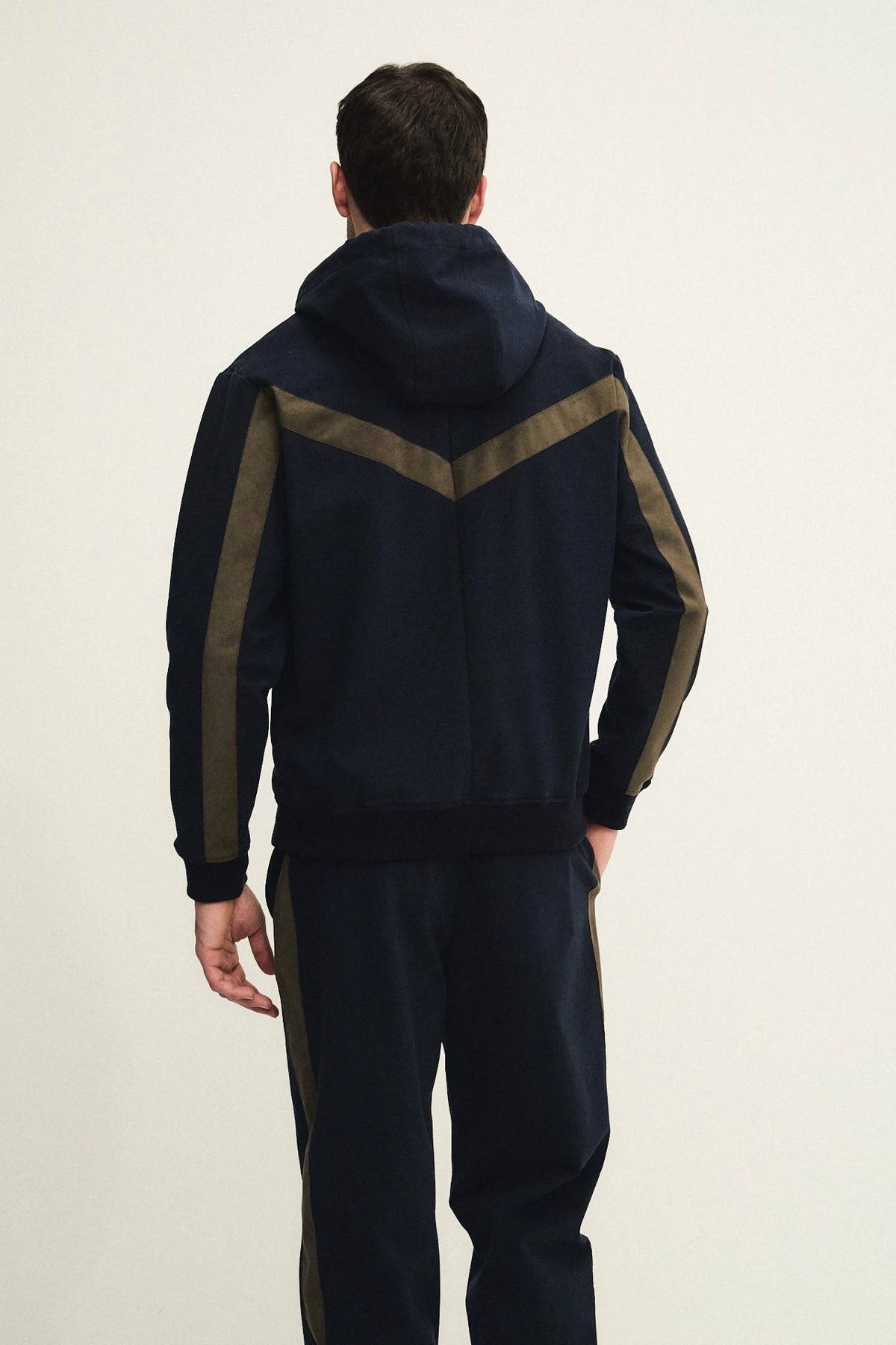 Topwear in cotone tecnico con inserto in alcantara