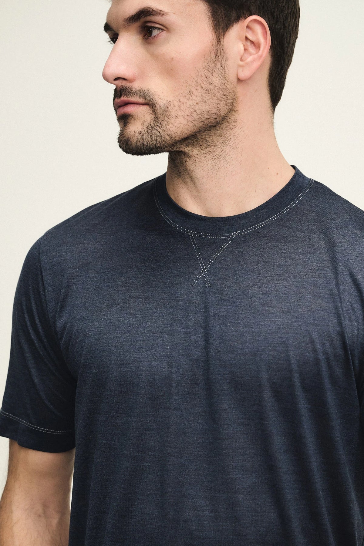 T-shirt girocollo in pura seta