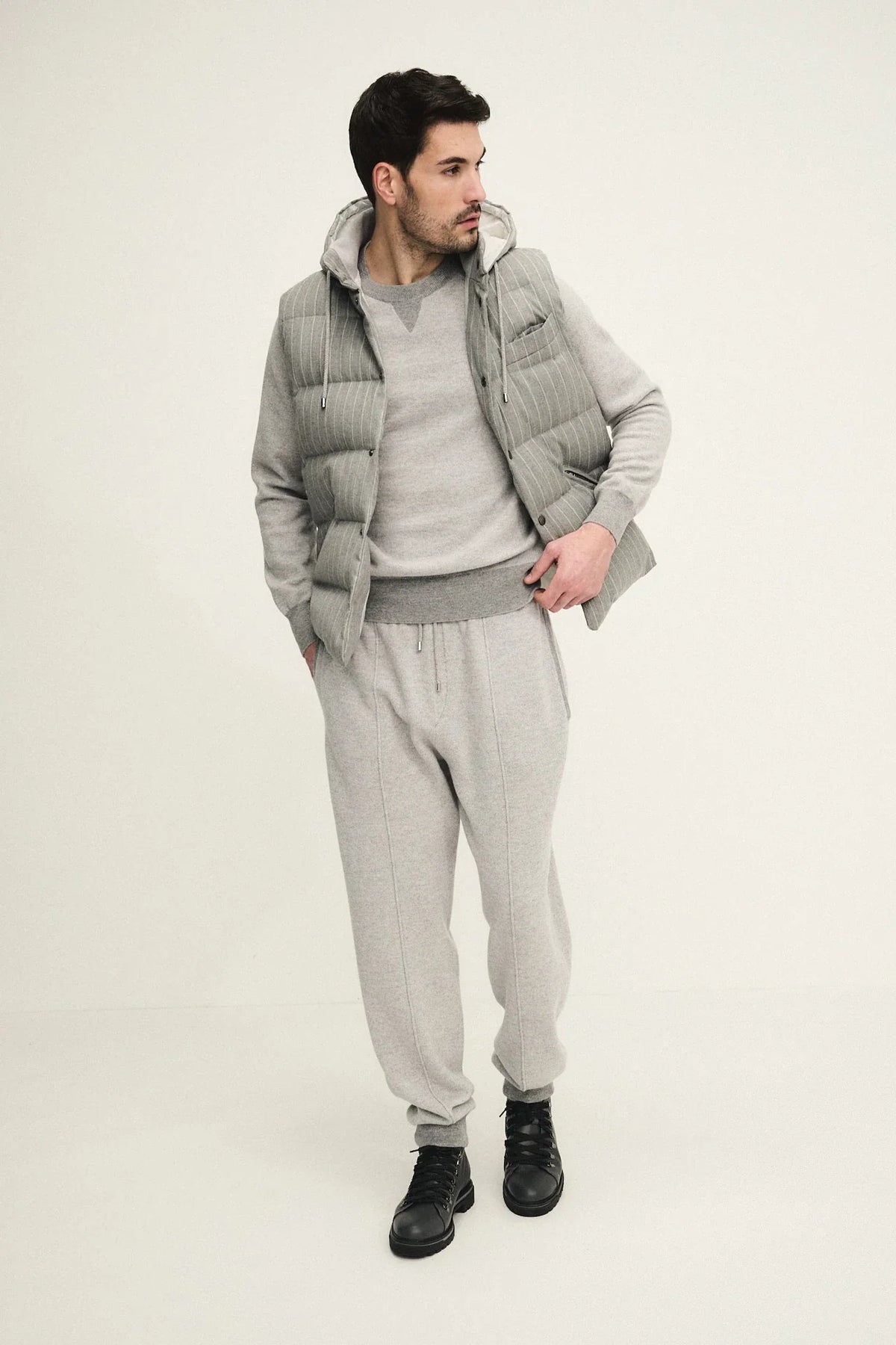 Gilet gessato in lana e cashmere con in imbottitura in piuma d'oca