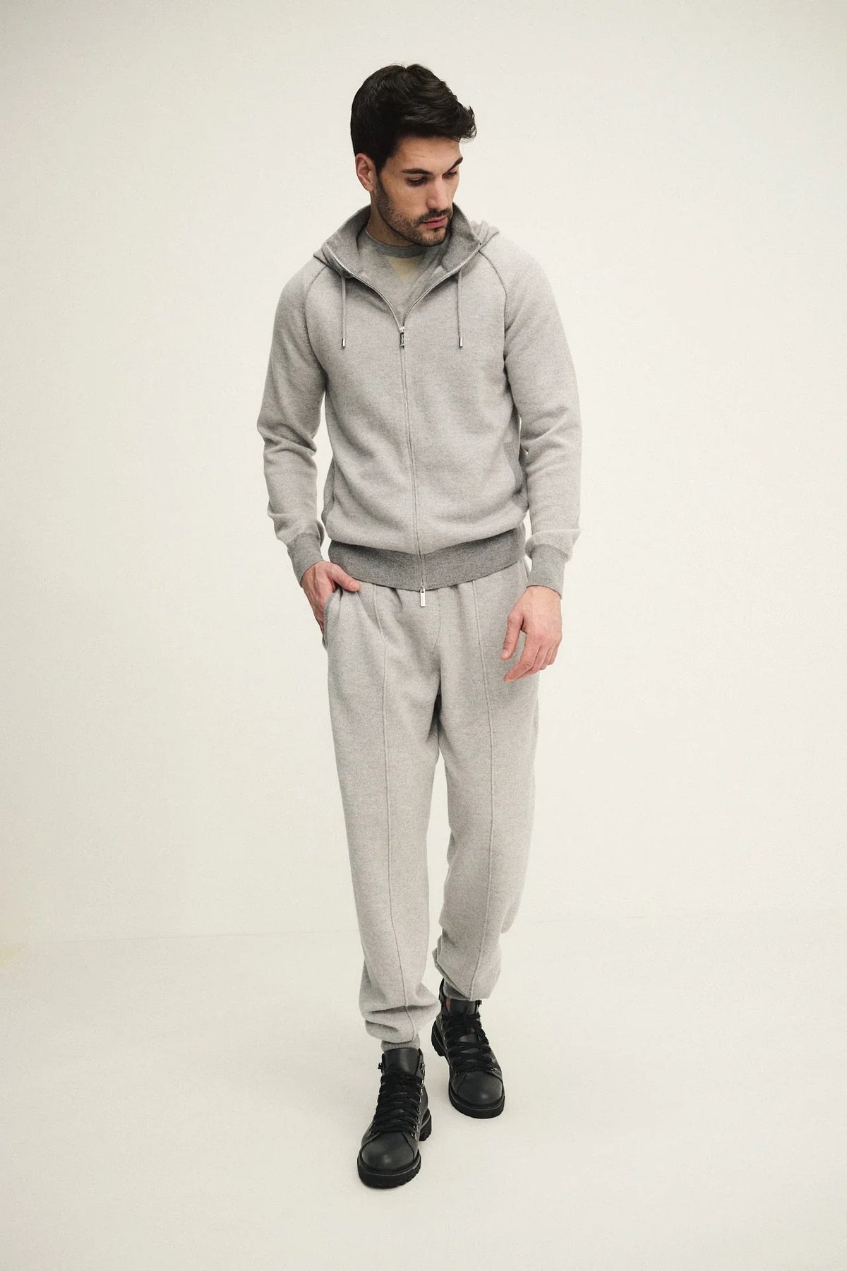 T-shirt girocollo con dettaglio in alcantara