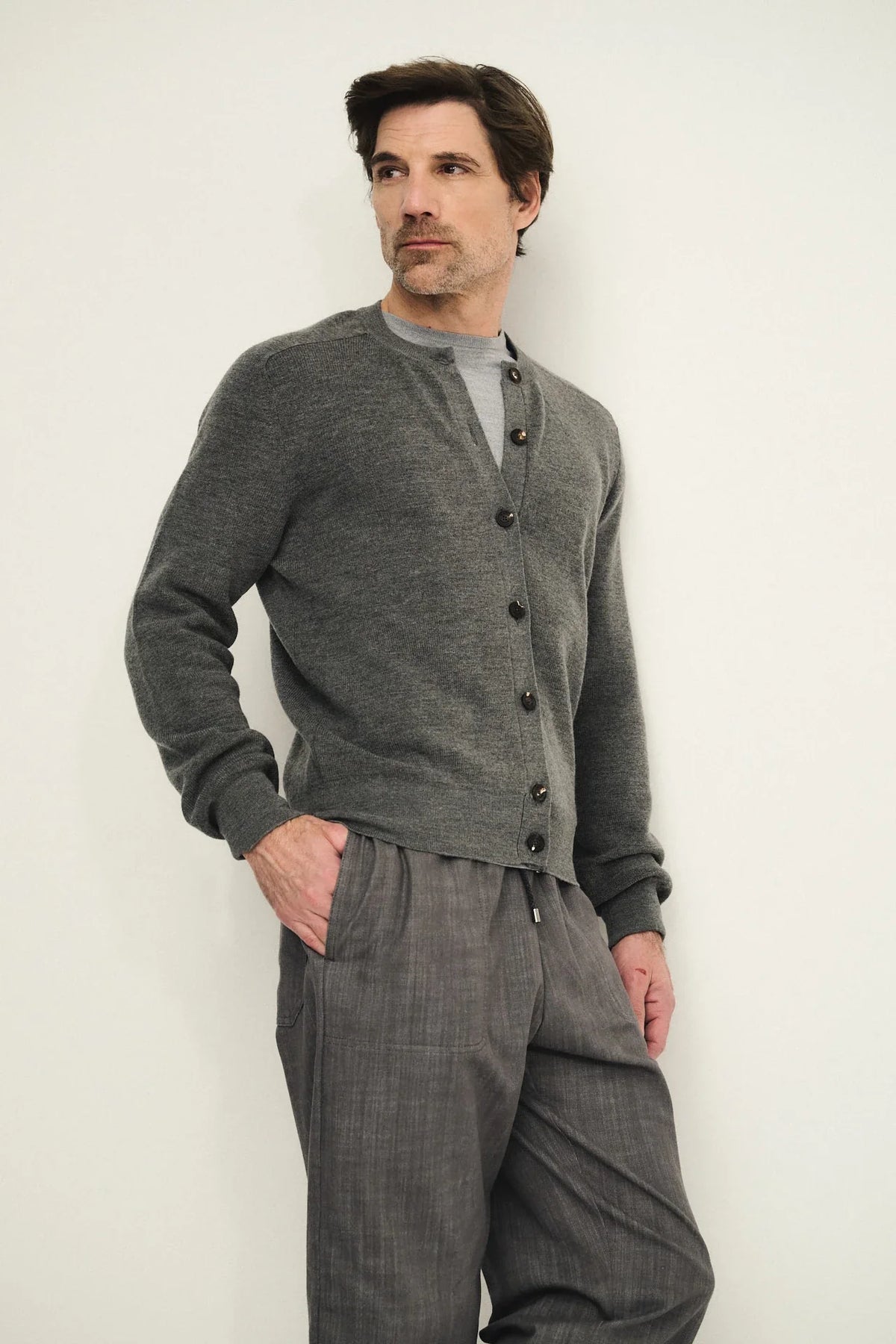 Cardigan con bottoni in pura lana vergine